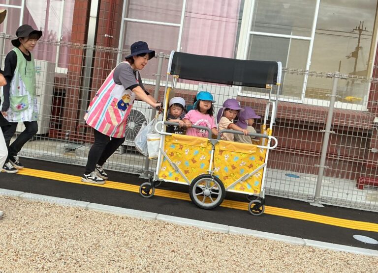 全園児「町散策へ Let’ go」