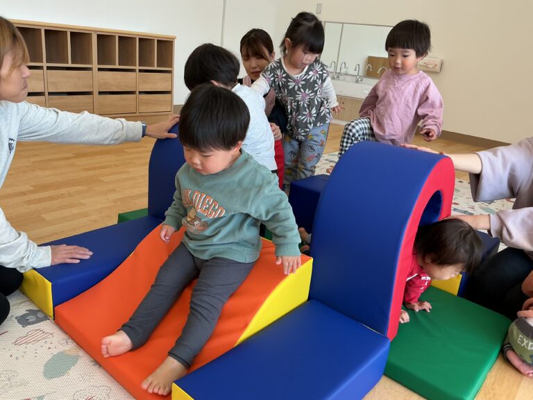 1.2歳児 アスレチックマット遊び