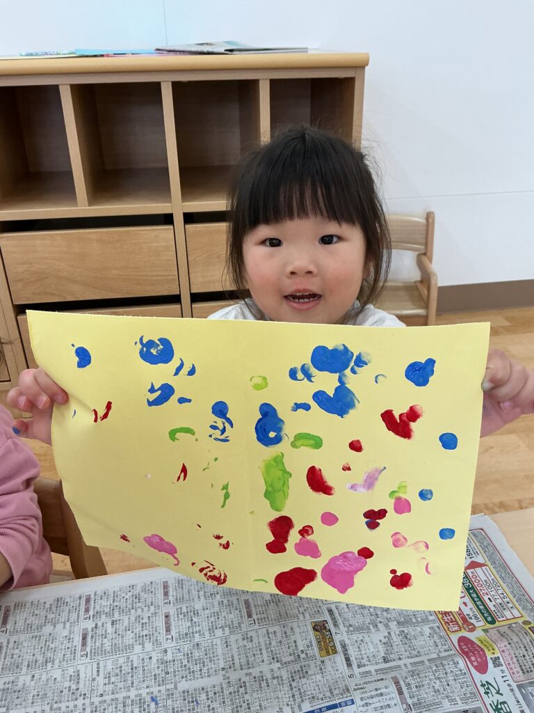 1.2歳児 いろんな制作遊びを楽しんでいるよ!